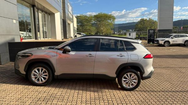 2025-Toyota-Corolla-Cross-18-XS-Hybrid image:5