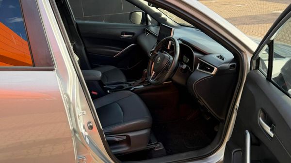2025-Toyota-Corolla-Cross-18-XS-Hybrid image:7