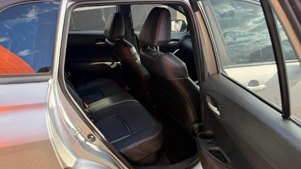 2025-Toyota-Corolla-Cross-18-XS-Hybrid image:8