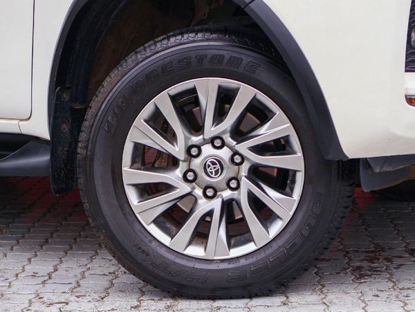 2021-Toyota-Fortuner-28-GD-6-Raised-Body-Auto image:6