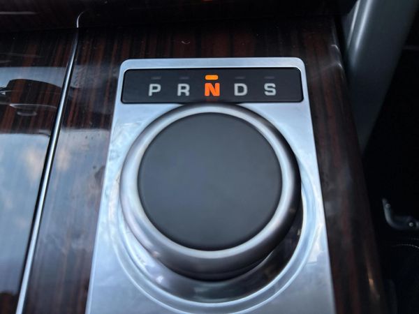 2016-Land-Rover-Range-Rover-44-SD-V8-LWB-Autobiography-Black image:10