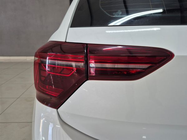 2022-Volkswagen-Polo-10-TSI-Life image:4