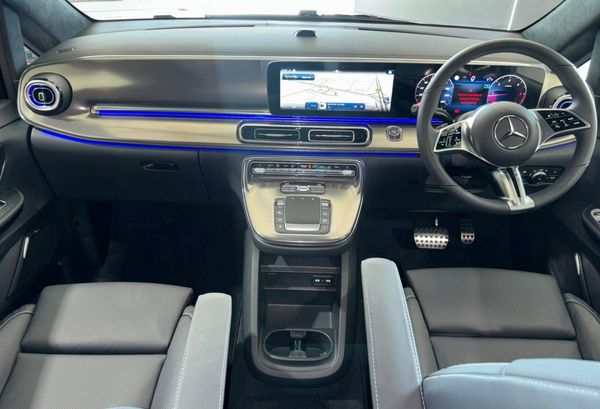 2026-Mercedes-Benz-V-Class-V300D image:13