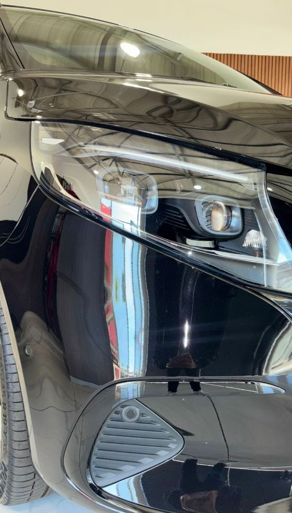 2026-Mercedes-Benz-V-Class-V300D image:15