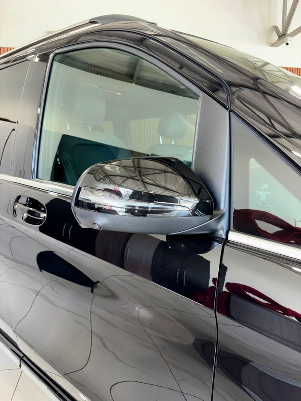2026-Mercedes-Benz-V-Class-V300D image:2