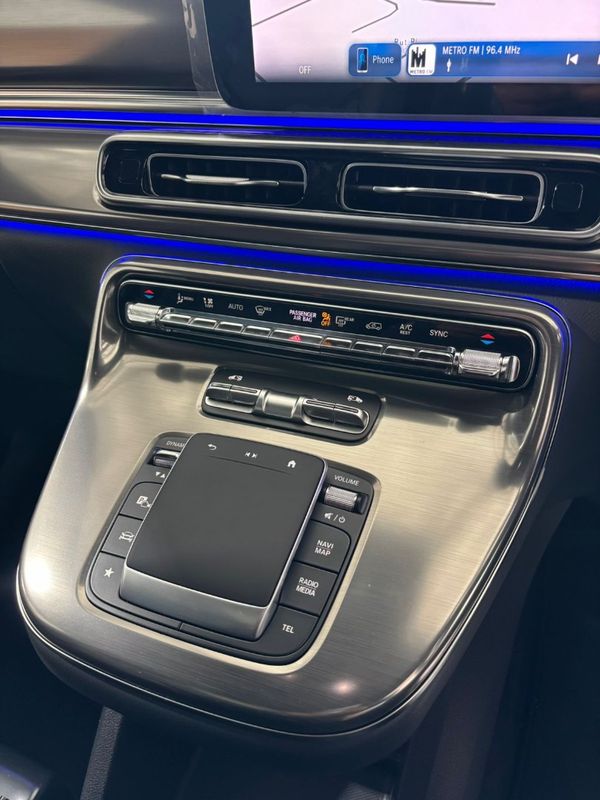 2026-Mercedes-Benz-V-Class-V300D image:5