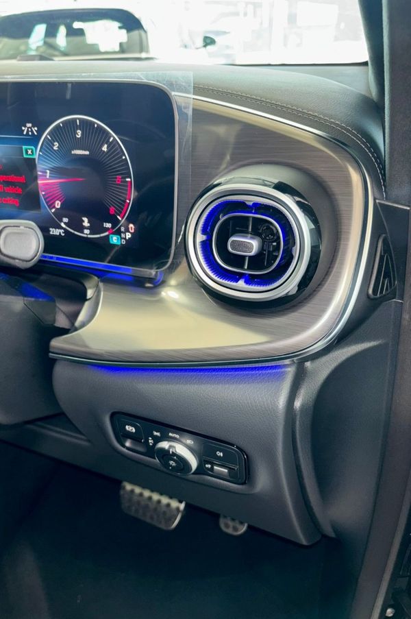 2026-Mercedes-Benz-V-Class-V300D image:6