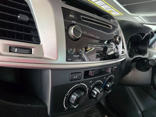 2014-Toyota-Hilux-27-VVTi-Raider-Raised-Body-Single-Cab image:11