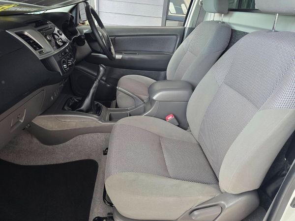 2014-Toyota-Hilux-27-VVTi-Raider-Raised-Body-Single-Cab image:13