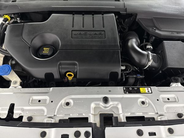 2018-Jaguar-E-Pace-D240-20D-SE-177kW image:14
