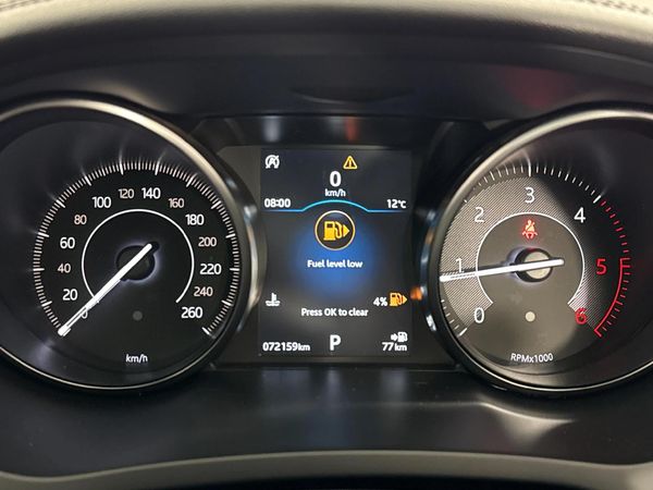 2018-Jaguar-E-Pace-D240-20D-SE-177kW image:2