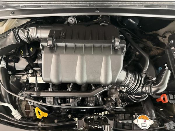 2013-Hyundai-i10-125-GLS-Fluid-Auto image:11