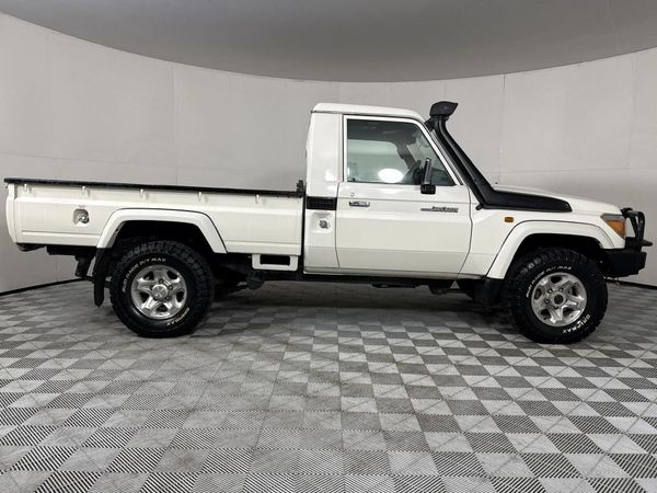 2021-Toyota-Land-Cruiser-79-45-D-Single-Cab image:14