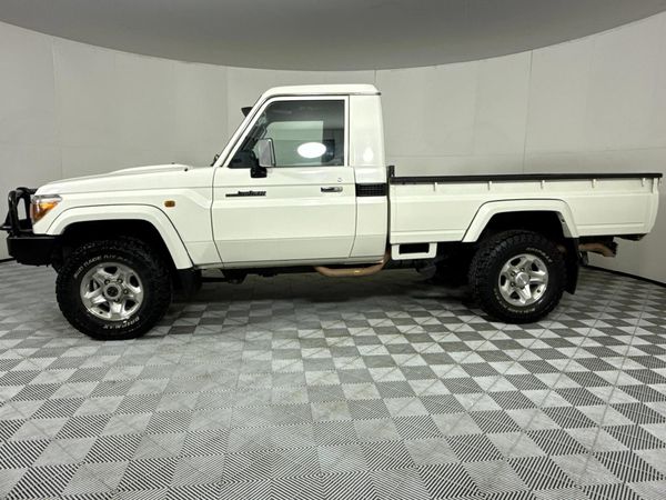 2021-Toyota-Land-Cruiser-79-45-D-Single-Cab image:16