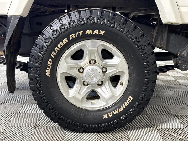 2021-Toyota-Land-Cruiser-79-45-D-Single-Cab image:5