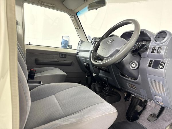 2021-Toyota-Land-Cruiser-79-45-D-Single-Cab image:7
