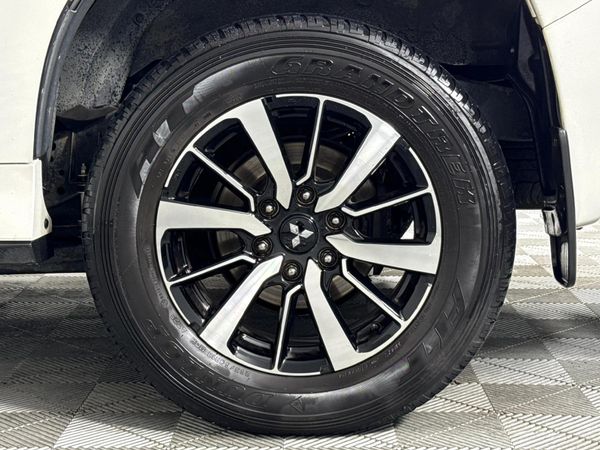 2017-Mitsubishi-Pajero-Sport-24D-4x4-Auto image:5