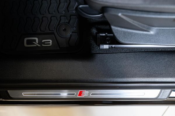 2022-Audi-Q3-Sportback-20-TFSI-quattro-Auto-S-Line-40-TFSI image:13