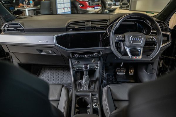 2022-Audi-Q3-Sportback-20-TFSI-quattro-Auto-S-Line-40-TFSI image:6