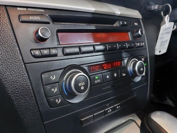 2011-BMW-1-Series-125i-Convertible-Auto image:13