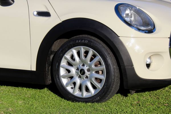 2014-MINI-Hatch-93000km image:1