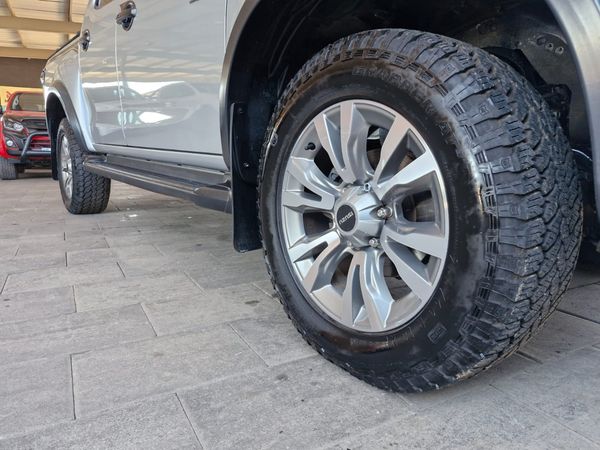 2019-Isuzu-D-Max-300-LX-Double-Cab image:9