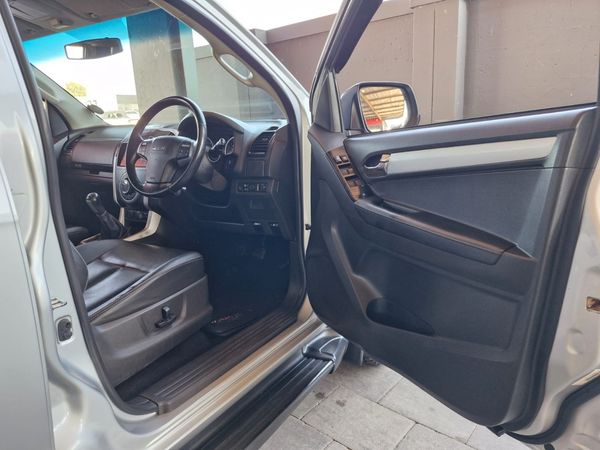 2019-Isuzu-D-Max-300-LX-Double-Cab image:10