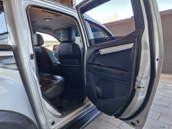 2019-Isuzu-D-Max-300-LX-Double-Cab image:12