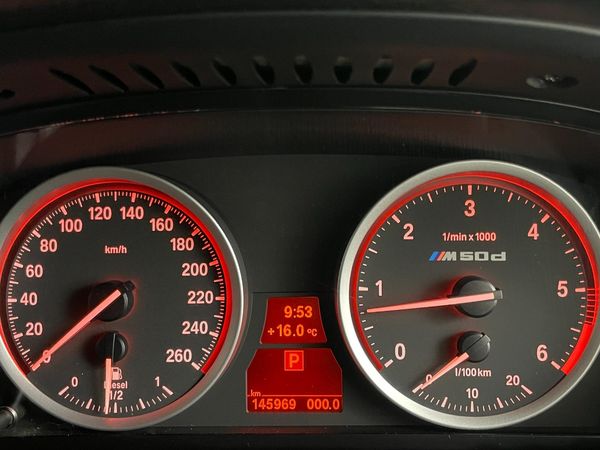 2013-BMW-X5-M50d image:10