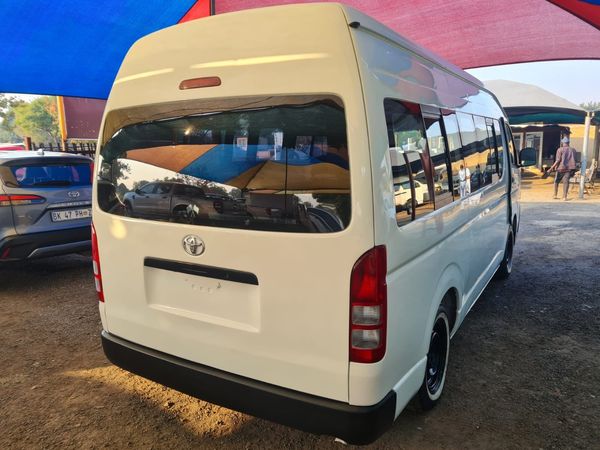 2019-Toyota-Quantum-16-seater image:3
