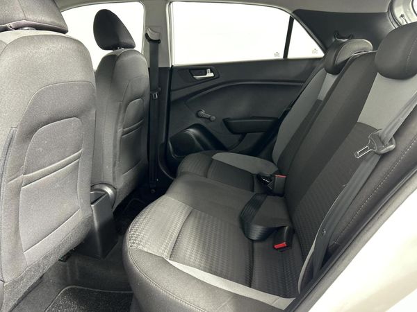 2020-Hyundai-i20-12-Motion image:3
