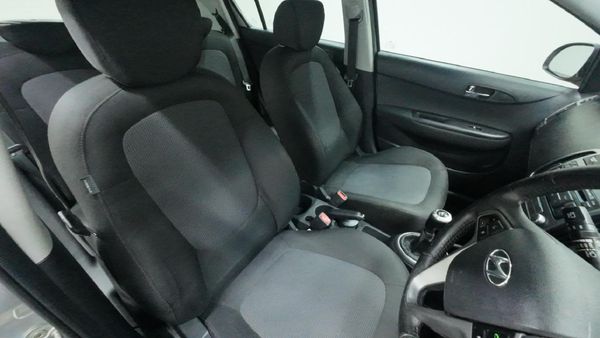 2013-Hyundai-i20-14-Glide image:11