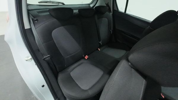 2013-Hyundai-i20-14-Glide image:12