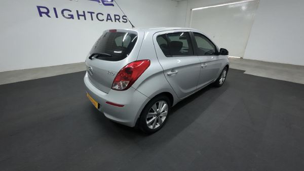 2013-Hyundai-i20-14-Glide image:3