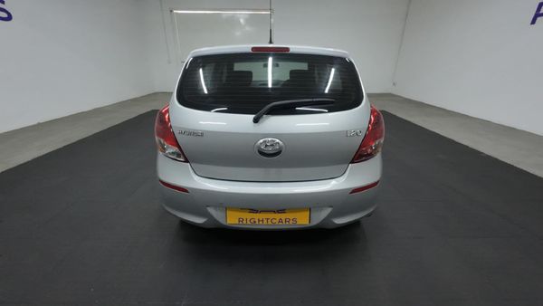 2013-Hyundai-i20-14-Glide image:4