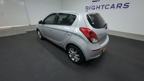 2013-Hyundai-i20-14-Glide image:5
