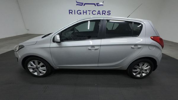 2013-Hyundai-i20-14-Glide image:6