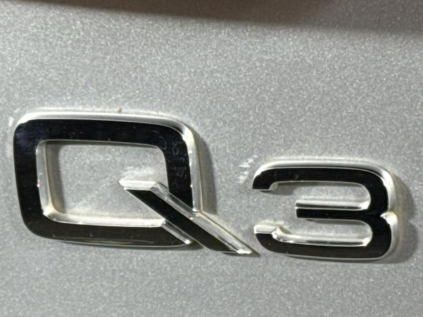 2016-Audi-Q3-20-TDI-quattro-Auto-135kW image:11