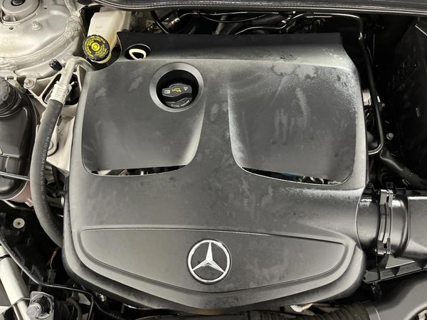 2017-Mercedes-Benz-GLA-200-Auto image:11