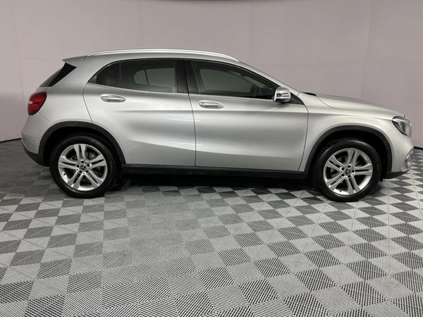 2017-Mercedes-Benz-GLA-200-Auto image:14