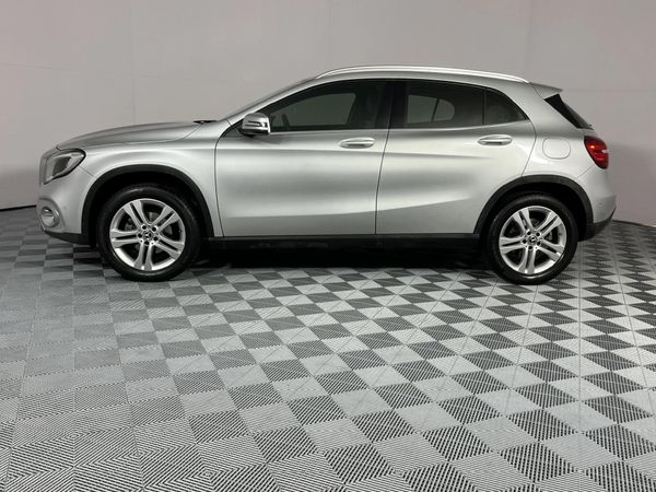 2017-Mercedes-Benz-GLA-200-Auto image:16