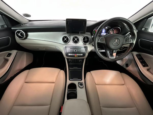 2017-Mercedes-Benz-GLA-200-Auto image:1