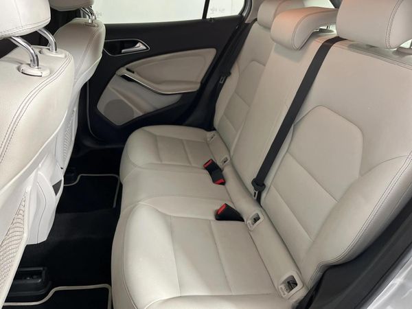 2017-Mercedes-Benz-GLA-200-Auto image:2