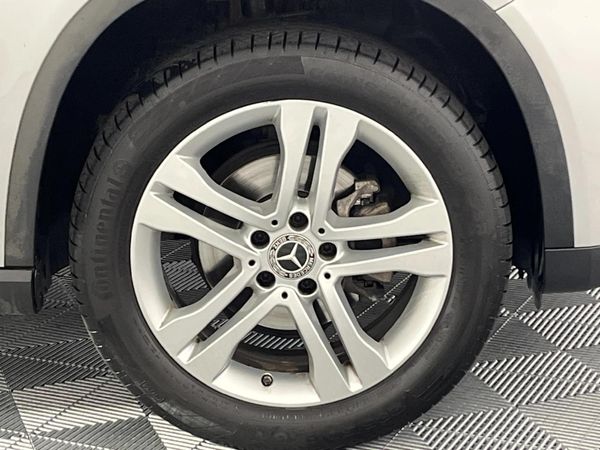 2017-Mercedes-Benz-GLA-200-Auto image:4