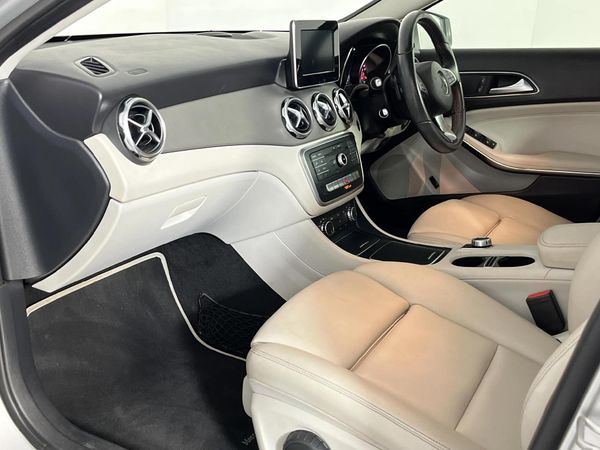 2017-Mercedes-Benz-GLA-200-Auto image:7