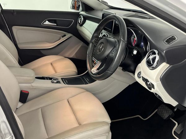2017-Mercedes-Benz-GLA-200-Auto image:8