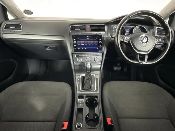 2020-Volkswagen-Golf-VII-14-TSI-Comfortline-Auto image:1