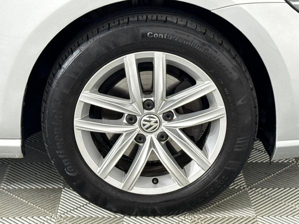 2020-Volkswagen-Golf-VII-14-TSI-Comfortline-Auto image:4