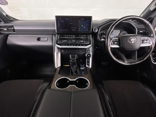 2023-Toyota-Land-Cruiser-300-V6-33-D-ZX image:1