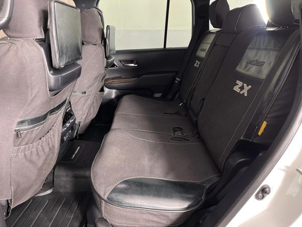 2023-Toyota-Land-Cruiser-300-V6-33-D-ZX image:3